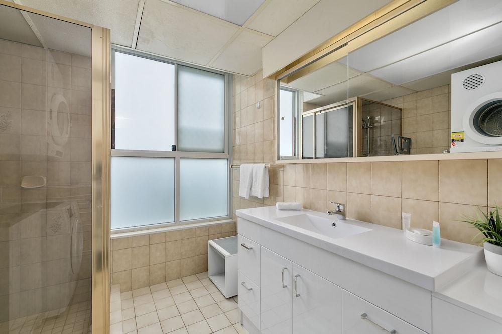 President Holiday Apartments - Absolute Beachfront Gold Coast Exterior photo